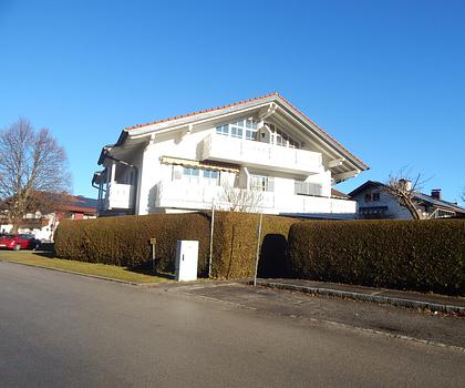 3-Zimmer-Dachgeschosswohnung mit Bergblick – Wohnen am Tor zu den Alpen - sofort verfügbar