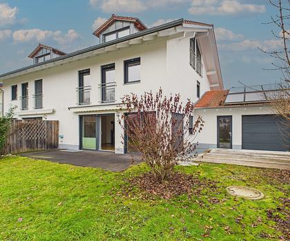 Zum Eigennutz verfügbar:
Attraktive, großzügige Doppelhaushälfte in Westerham
- Idyllische Lage