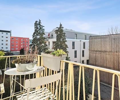 ++ Attraktive und helle 2,5-Zimmer-Wohnung mit Balkon in zentraler und ruhiger Wohnlage ++