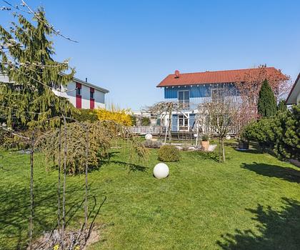 Lichtdurchflutetes Zuhause mit Kamin & Gartenparadies /