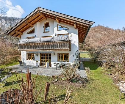 Gepflegte ETW mit "Kaiserblick" und großem
Garten in ansprechendem Zweifamilienhaus