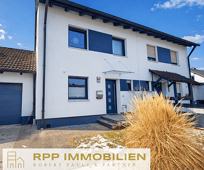 Renovierte Doppelhaushälfte mit Südostgarten & Platz für die ganze Familie - Unterschleißheim