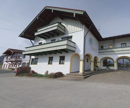 Attraktive, großzügige 3-Zimmer-Mietwohnung mit Galerie und Balkon in Ainring - sofort verfügbar!