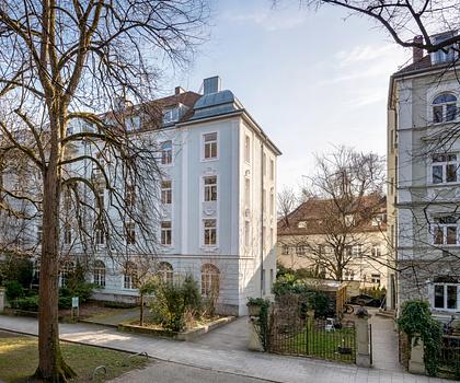 Charmante, bezugsbereite 2-Zimmer-Altbau-Wohnung in grüner Spitzenlage