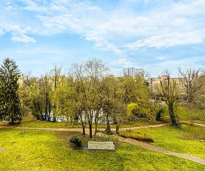 HEGERICH: Ankommen und wohlfühlen: Lichtdurchflutete Wohnung mit Balkon ins Grüne