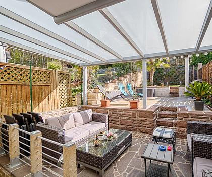 Charmantes Reihenhaus mit Kamin, Klimaanlage und liebevoll gestaltetem Außenbereich