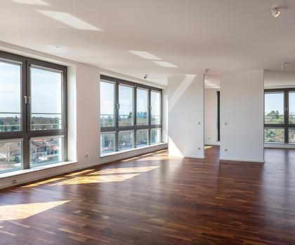 Lichtdurchflutete 3-Zimmer-Wohnung mit Penthouse-Flair und Alpenblick