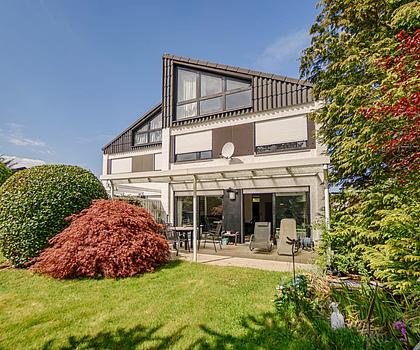 Attraktive Doppelhaushälfte in begehrter Lage mit großzügigem Garten