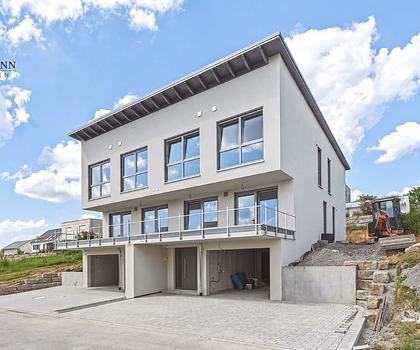 NEUABU - Exklusive Doppelhaushälfte mit Garage, Stellplatz und Balkon im Neubaugebiet "Hühnlesäcker"