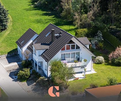 Exklusives Wohnhaus mit vielseitigem Nutzungskonzept in idyllischer Lage