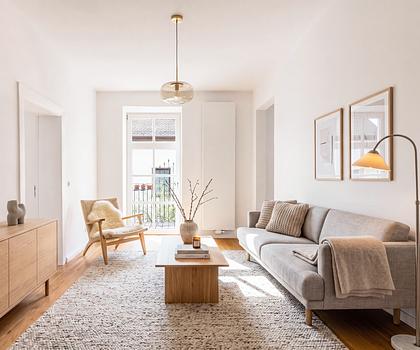 Lichtdurchflutete 2-Zimmer-Altbauwohnung mit Charme und Südbalkon am Zenettiplatz