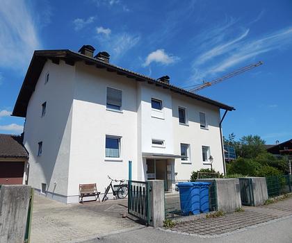 Attraktives Mehrfamilienhaus mit 6 Wohneinheiten & stabilem Mietertrag in 83404 Ainring/Feldkirchen