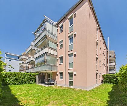 Dachau-Süd:
Sonnige 4-Zimmer-Erdgeschosswohnung mit großem Garten und zwei TG-Stellplätzen