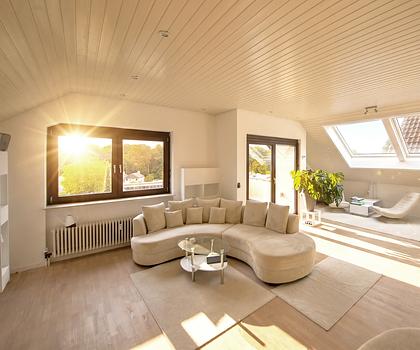 Moderne 4-Zimmer-Wohnung mit zwei Balkonen, Klimaanlage, Tiefgaragenstellplatz und Gartennutzung