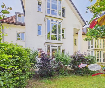 gut geschnittene, renovierte & sofort verfügbare, leere Erdgeschoßwohnung in Solln