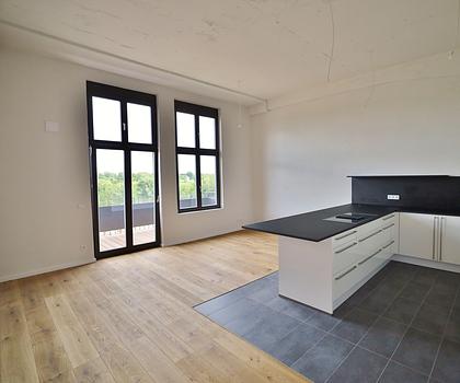 ++ Luxuriöses Wohnen mit industriellem Touch - 3 Zimmer mit Balkon und Mainblick ++