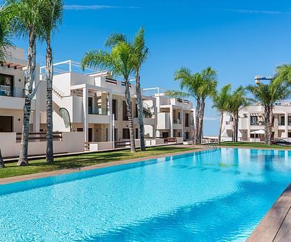Sehr schöne Obergeschoss-Wohnungen mit 4 Schlafzimmern, 2 Badezimmern, Dachterrasse und 2 Gemeinschaftspool